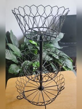 Amazon Black Three-Tier Metal Wire Display Stand